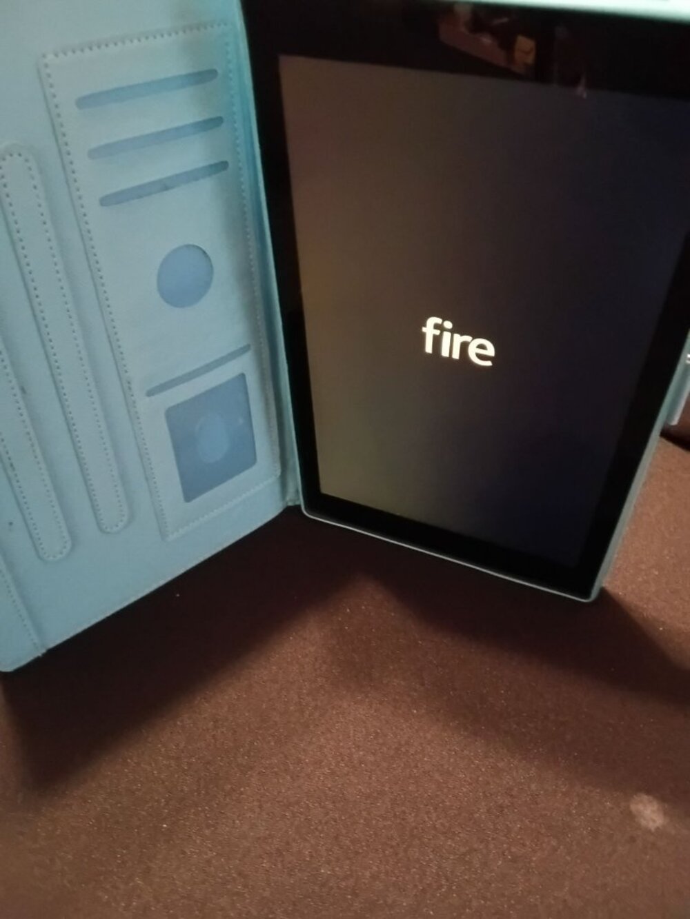 Amazon Fire HD 10 5th Gen SR87CV 10.1" Bundle with Case